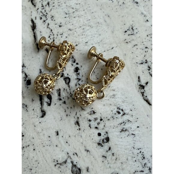 Vintage Earrings Dangle Gold Tone Filigree Ball Drops 1" Long Screw Back - Picture 1 of 5
